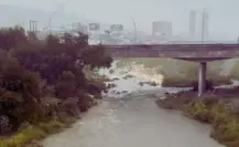 ¿Cuál es el nivel del caudal en el río Santa Catarina y el Arroyo Seco por las fuertes lluvias?