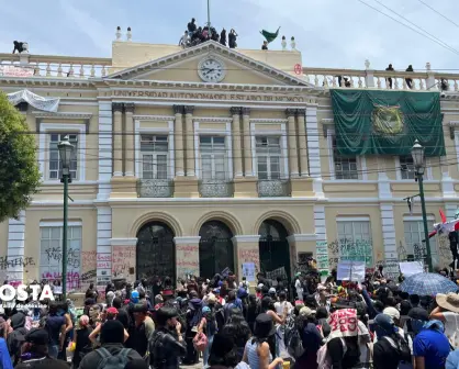 VIDEO |¿Por qué estudiantes tomaron el edificio administrativo de la UAEMéx?