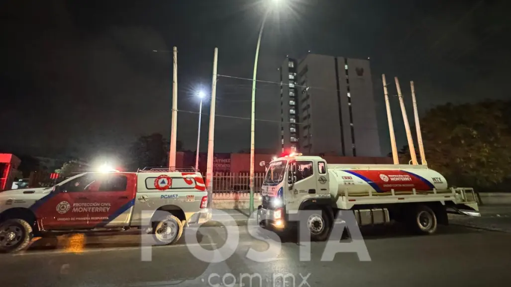 Doce personas quedan atrapadas en elevador de la Clínica 25 del IMSS en Monterrey