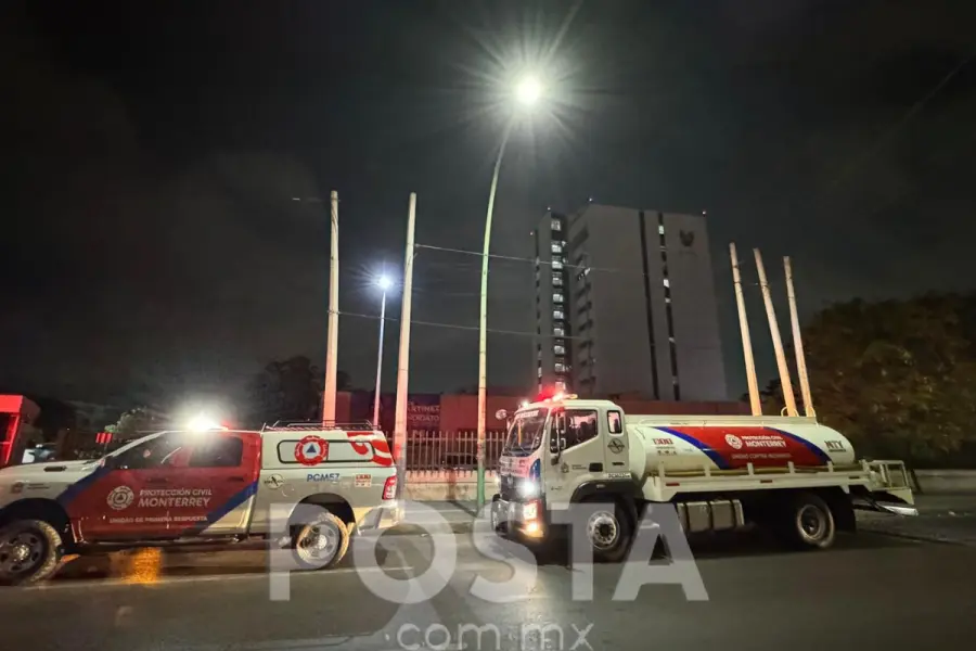 Doce personas quedan atrapadas en elevador de la Clínica 25 del IMSS en Monterrey