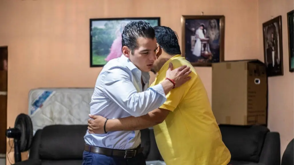 Miguel Flores dona su sueldo a joven regio para trasplante de córnea