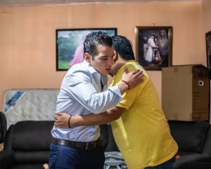 Miguel Flores dona su sueldo a joven regio para trasplante de córnea 