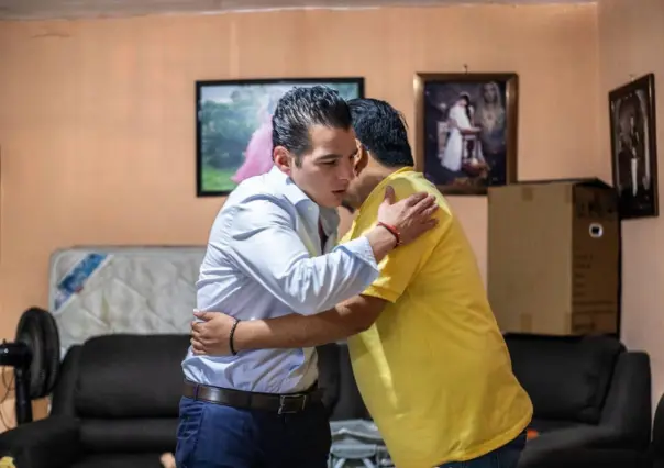 Miguel Flores dona su sueldo a joven regio para trasplante de córnea 