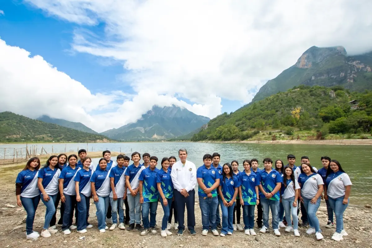 Alumnos de la UANL. Foto: UANL