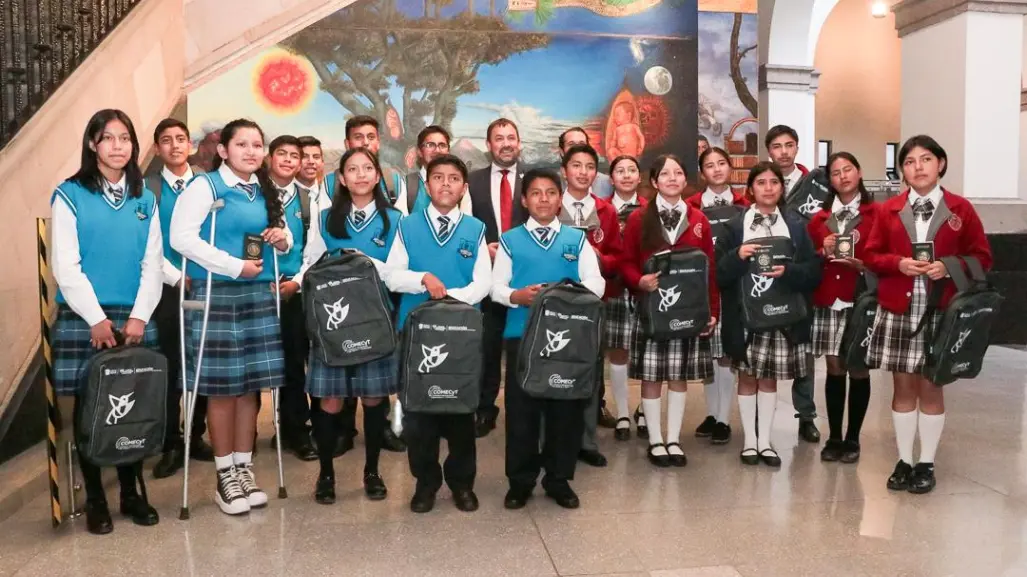 Orgullo mazahua: jóvenes del Edomex viajan a EEUU para competir con robots de Lego