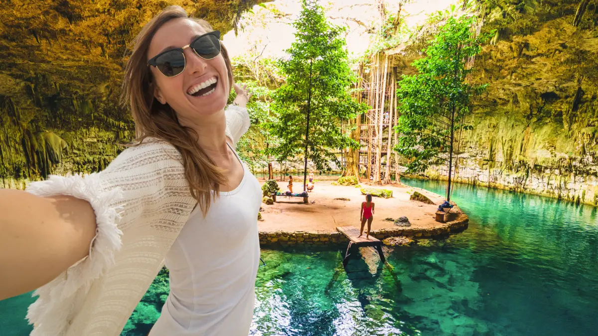 Este cenote con isla se encuentra muy cerca de un pueblo mágico y una zona arqueológica Foto: Canva/Yucatán Turismo