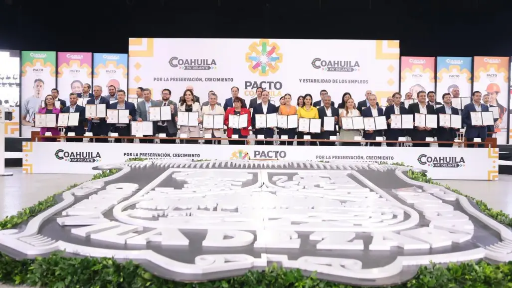 Manolo Jiménez encabeza firma del Pacto Coahuila 2025