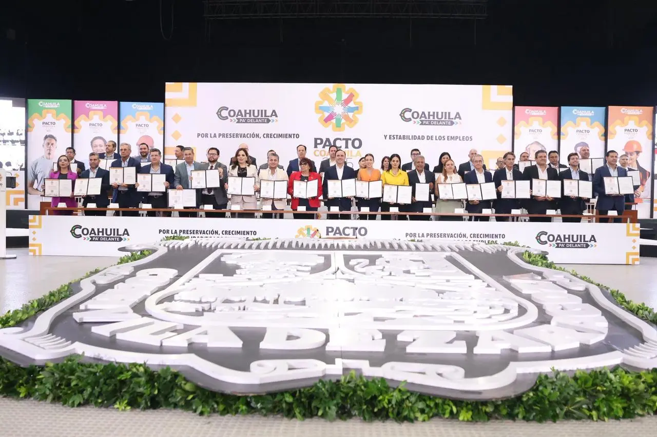 El gobernador Manolo Jiménez encabezó la firma del Pacto Coahuila 2025. (Fotografía: Gobierno de Coahuila)