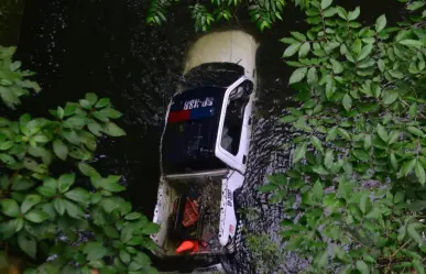 Policías de Veracruz mueren al caer de barranca de 30 metros | VIDEO