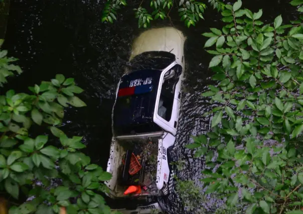 Policías de Veracruz mueren al caer de barranca de 30 metros | VIDEO
