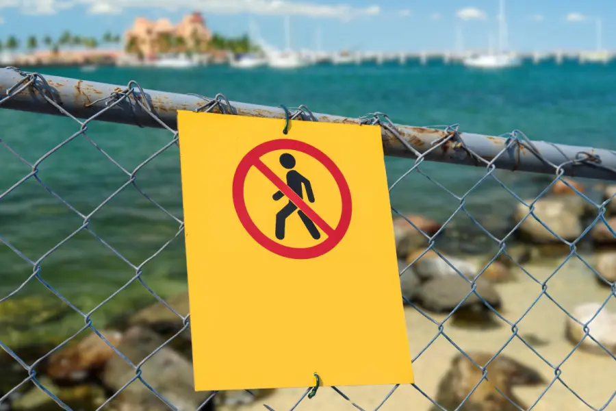 Cierran playas en La Paz: acusan a inmobiliarias, negocios y omisión del gobierno