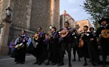 Tuna universitaria en Saltillo: estudiantes que llevan música por las calles de la ciudad