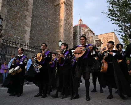 Tuna universitaria en Saltillo: estudiantes que llevan música por las calles de la ciudad