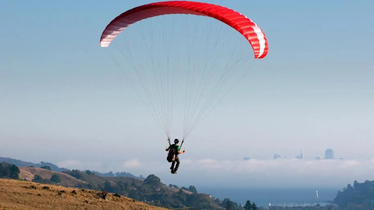 Vuela alto en 3 lugares increíbles para hacer parapente en Edomex. Foto: Canva