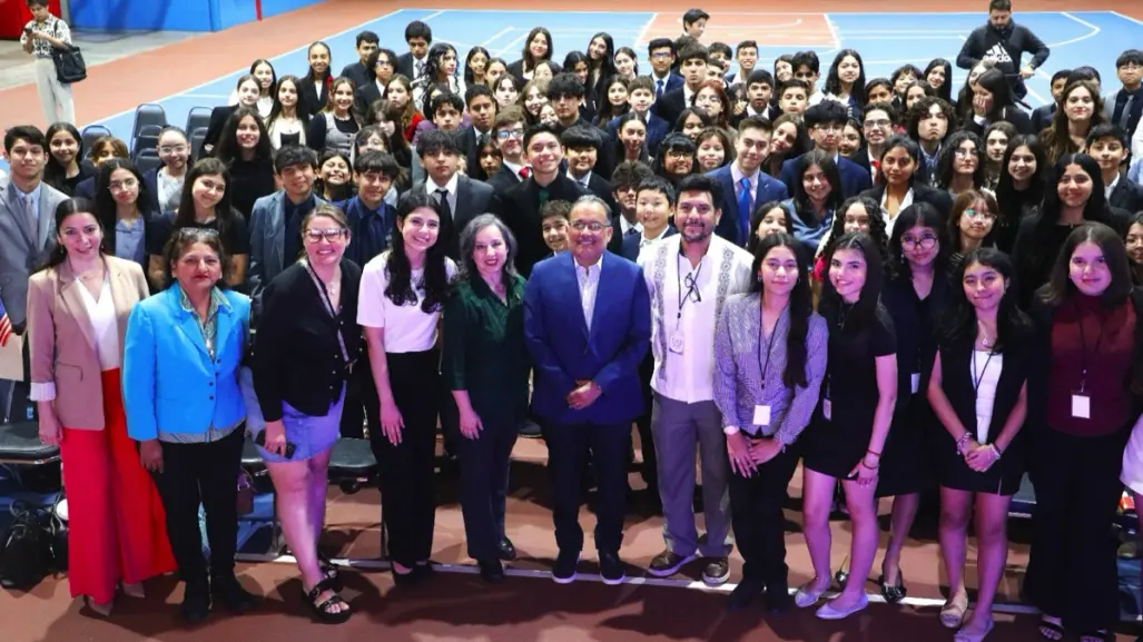 Andrés Mijes impulsa valores de liderazgo entre jóvenes en congreso estudiantil