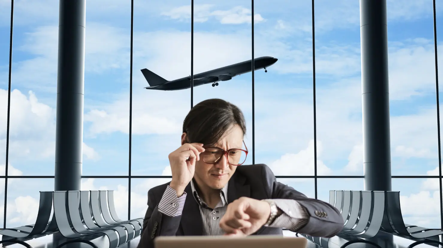 Conocer el estatus de tu vuelo con anticipación puede marcar la diferencia entre un viaje tranquilo y uno lleno de estrés. Foto: Canva.