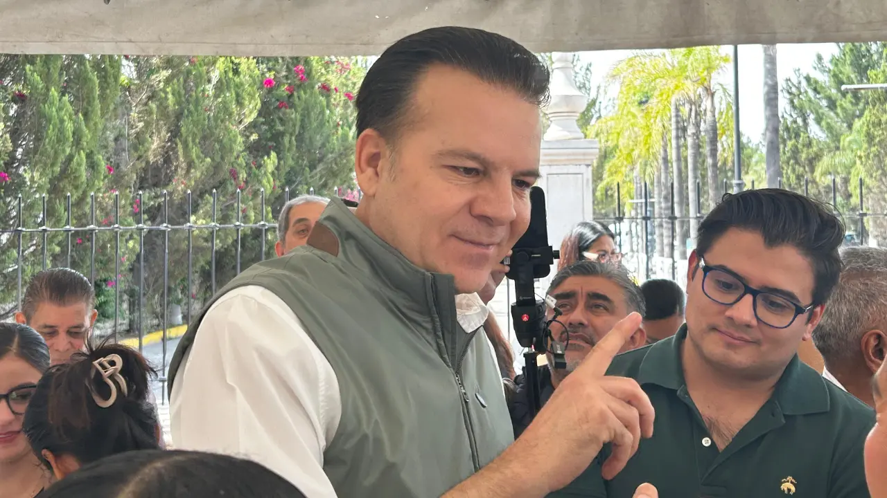 El gobernador Esteban Villegas habla sobre el proceso electoral. Foto: Alejandro Ávila.