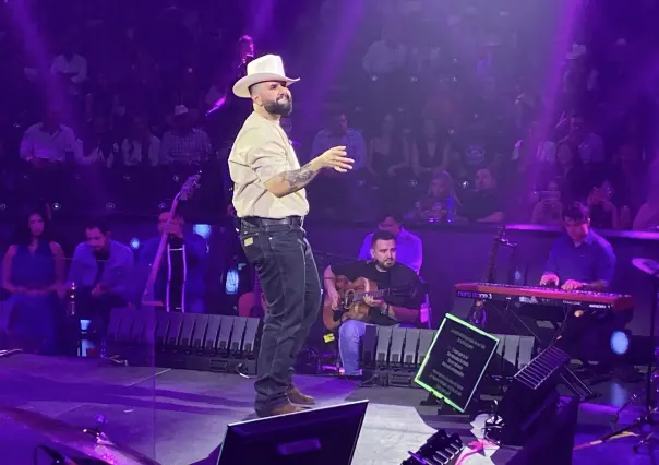 ¿Carin León con problemas de alcoholismo?, fanáticos señalan sus actitudes en sus últimos conciertos