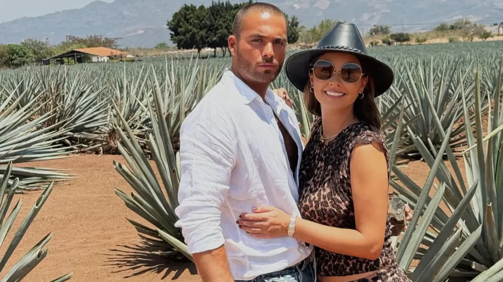 Claudia Martín y Carlos Said anuncian compromiso