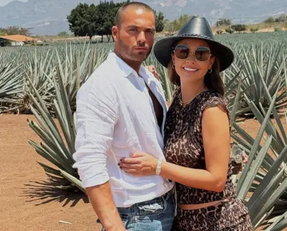 Claudia Martín y Carlos Said anuncian compromiso