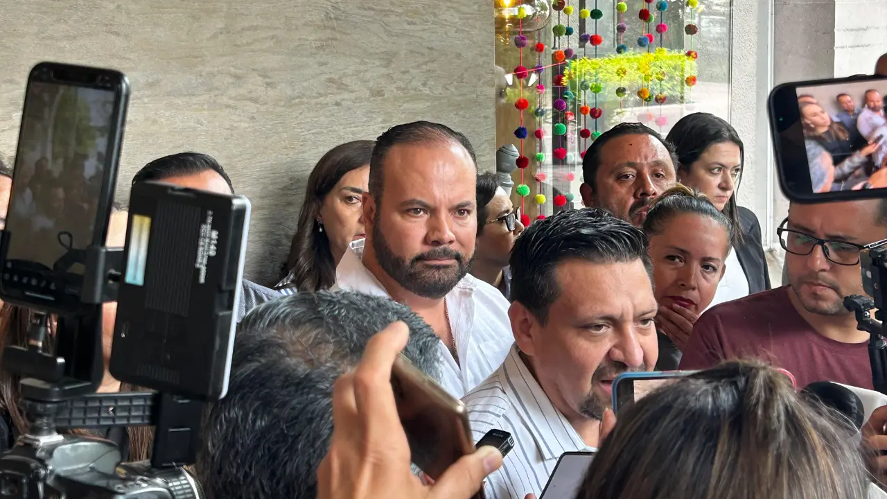 Mario Salazar Madera, dirigente estatal del PAN, pide al IEPC aclarar la participación militar en el proceso electoral. Foto: Alejandro Ávila.