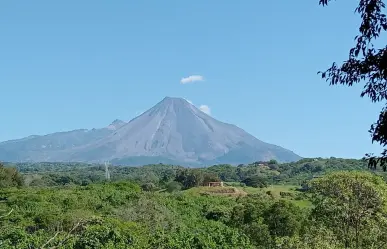 Volcán de Colima se mantiene bajo vigilancia por desgasificación pasiva