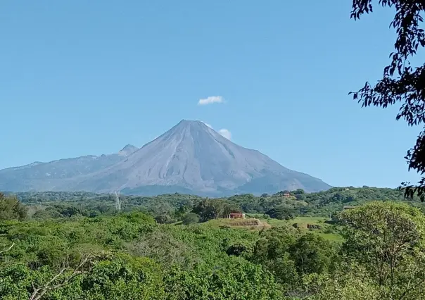 Volcán de Colima se mantiene bajo vigilancia por desgasificación pasiva