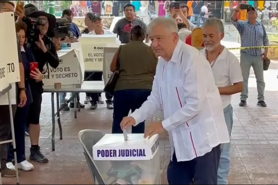 AMLO reaparece para votar en la elección judicial
