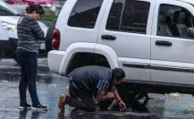 ¿Tu auto cayó en un bache? Así puedes solicitar una indemnización en CDMX