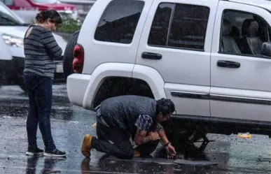 ¿Tu auto cayó en un bache? Así puedes solicitar una indemnización en CDMX
