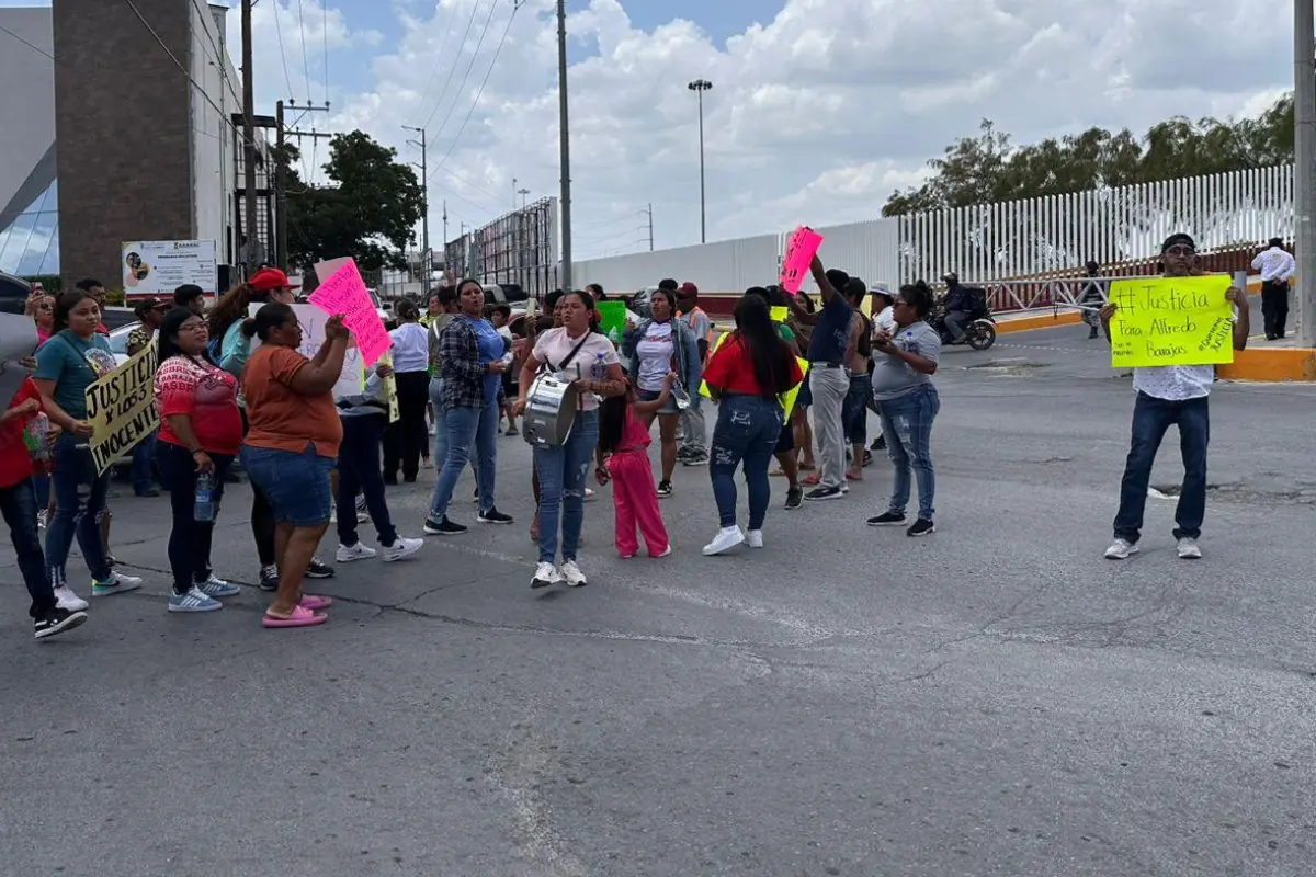 Por detenciones injustas en el caso de Grupo Fugitivo bloquean Puente Internacional en Reynosa