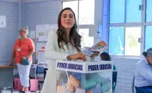 Senadora Cecilia Guadiana emite su voto en las elecciones al Poder Judicial en Coahuila