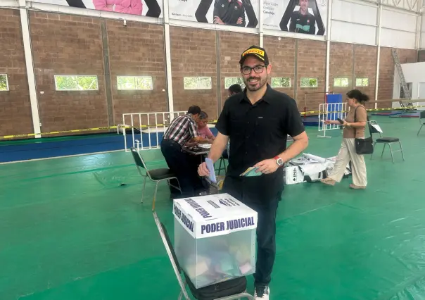 David de la Peña vota y activa a Santiago a participar en elección al Poder Judicial