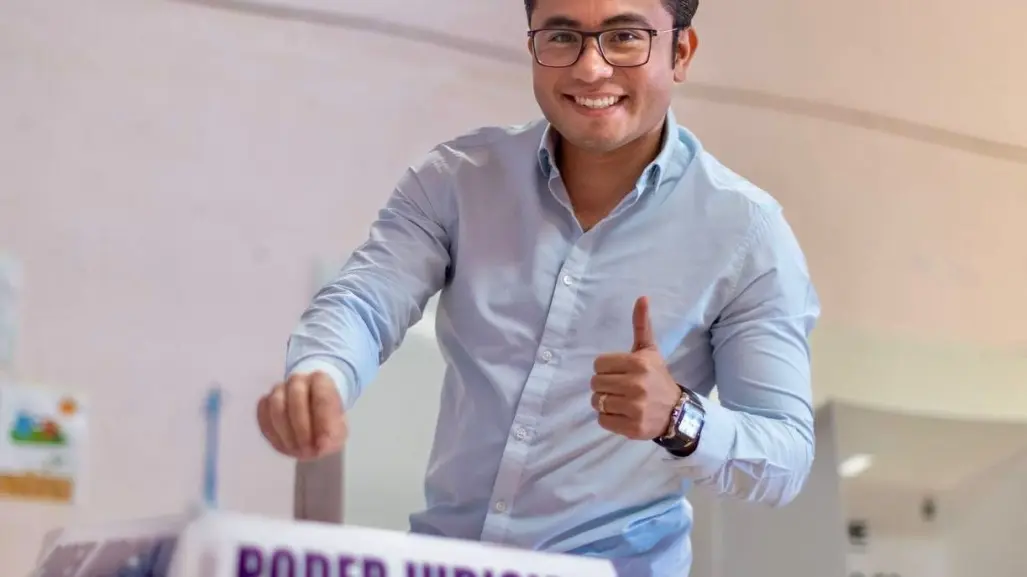 Félix Arratia vota en elección al Poder Judicial y llama a Juárez a participar