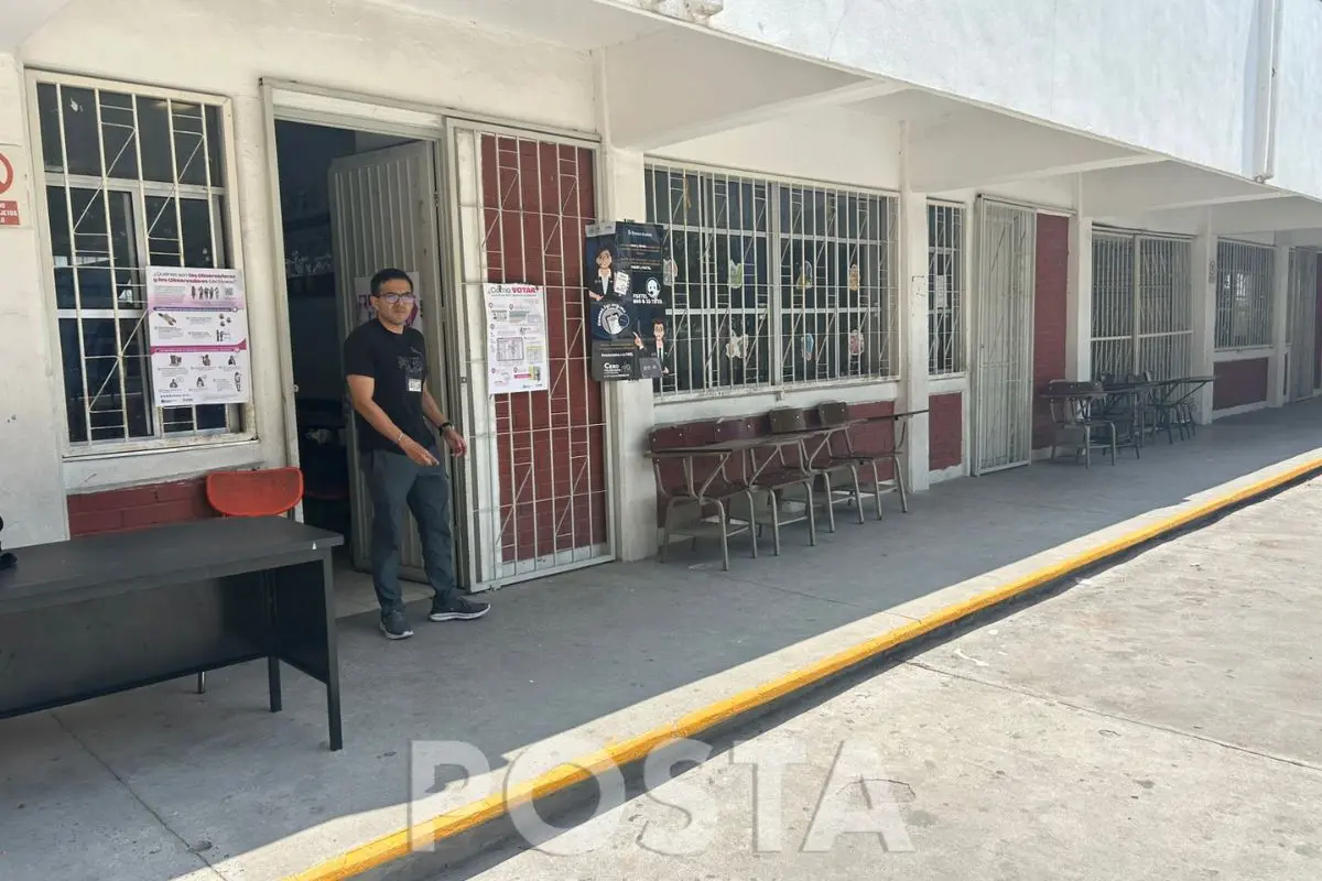 Pese a la poca asistencia, la entrada y salida de personas era constate. Foto: POSTAMX