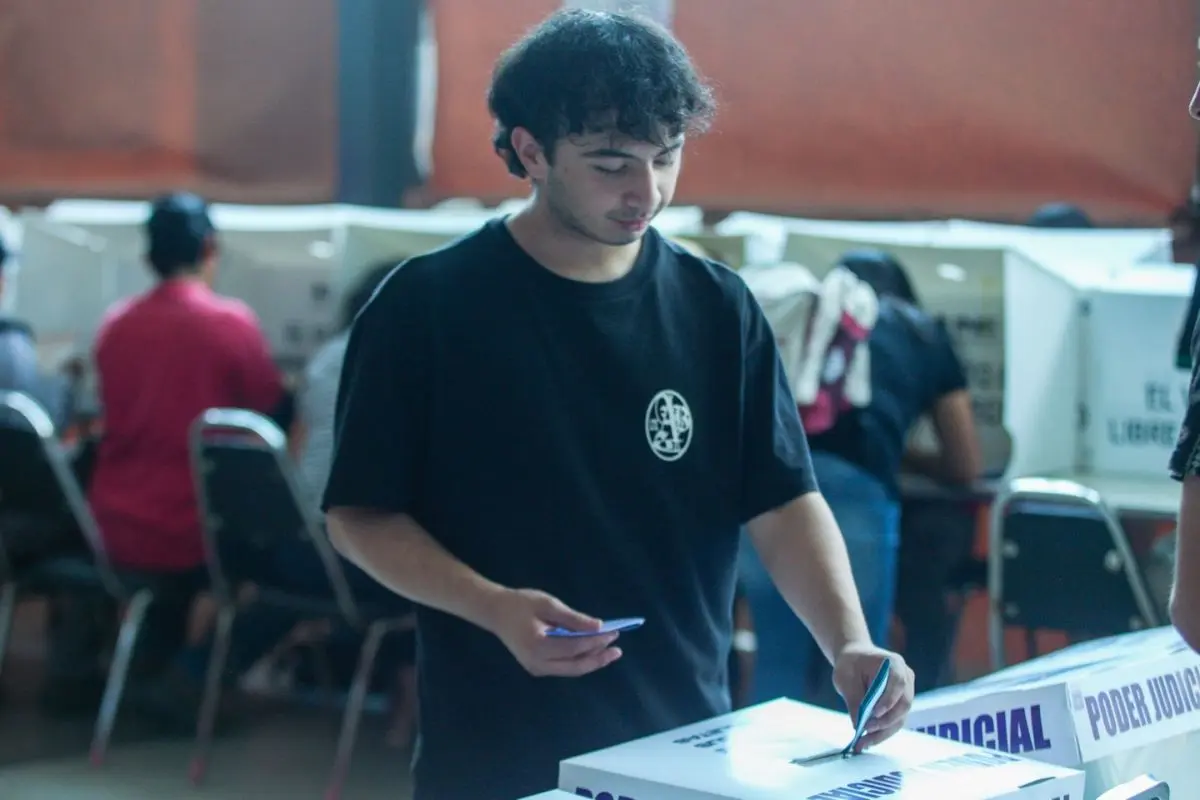 Esta mañana, numerosos jóvenes acudieron a las urnas para emitir su sufragio Foto: POSTAMX