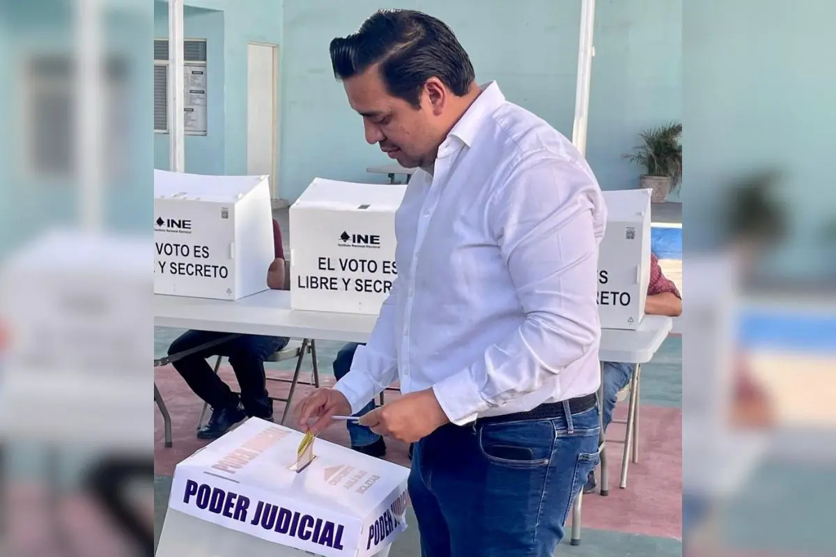 El Alcalde se sumó este domingo a la jornada electoral a ejercer su voto en las elecciones judiciales Foto: Gobierno de Santa Catarina