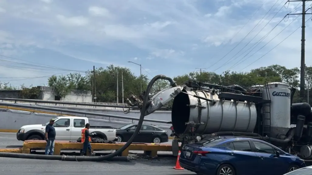 Gobierno de Monterrey refuerza limpieza de rejillas para prevenir inundaciones