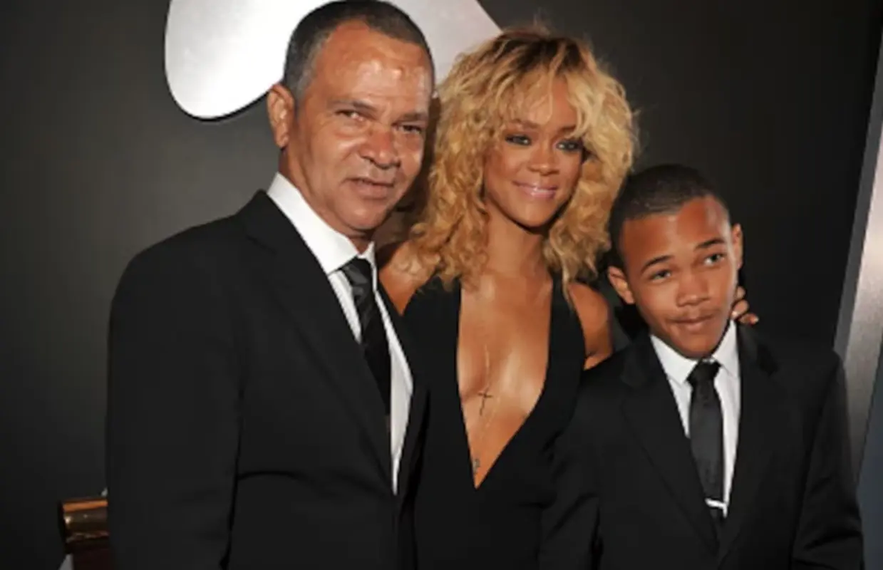 Fallece Ronald Fenty, padre de la cantante Rihanna Foto: IG Rihanna