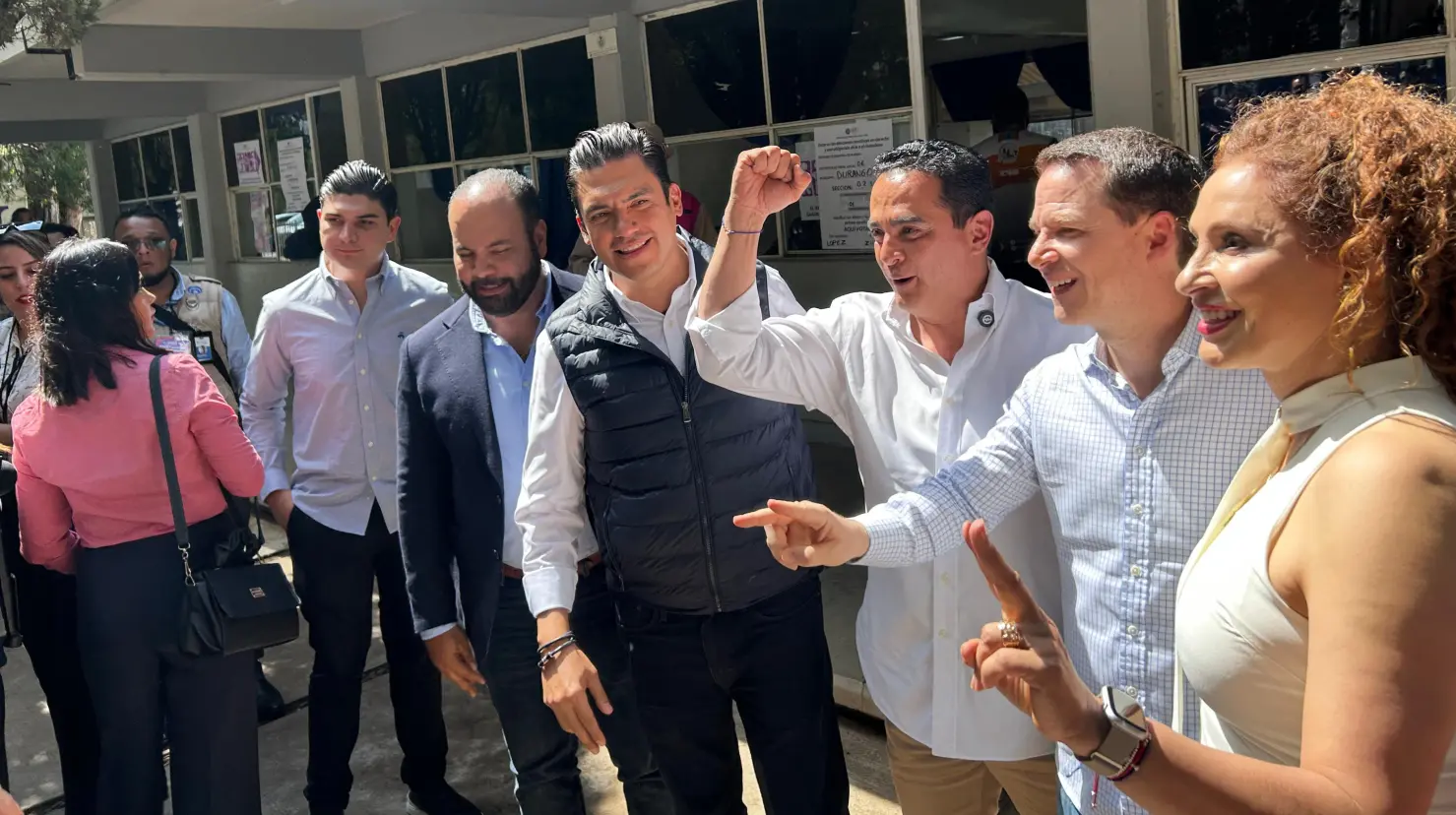 Foto: Alejandro Ávila | El dirigente nacional del PAN, Jorge Romero, acompañó a Toño Ochoa a votar. 
