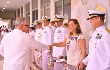 Rocío Nahle encabeza ceremonia por el Día de la Marina en Veracruz