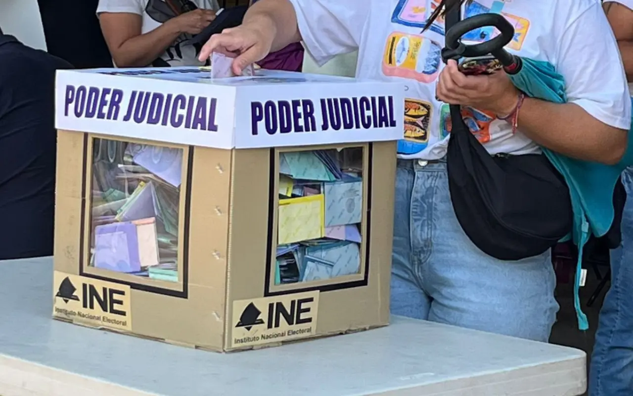 Persona votando. Foto: X(@INEMexico)