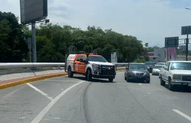 Volcadura de tráiler de cerveza en Guadalupe detiene el tráfico pero no hubo rapiña