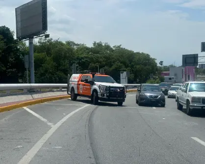 Volcadura de tráiler de cerveza en Guadalupe detiene el tráfico pero no hubo rapiña