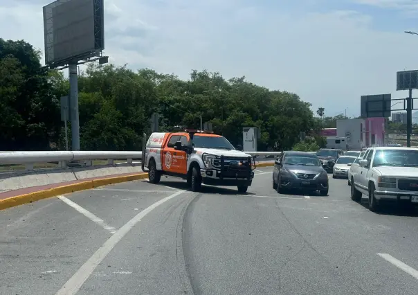 Volcadura de tráiler de cerveza en Guadalupe detiene el tráfico pero no hubo rapiña