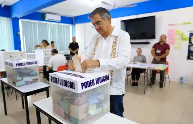 Acude Américo Villarreal con su familia a votar en elección judicial histórica en Tamaulipas