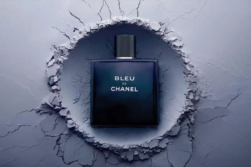 Bleu de Chanel Eau de Parfum es aromático amaderado, que simboliza la libertad, presentada en un elegante frasco azul profundo. Foto: Chanel