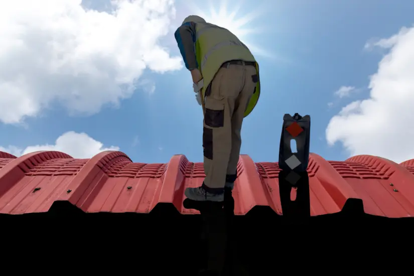 Impermeabilizar un techo de lámina galvanizada es crucial para prolongar su vida útil y mantener tu hogar seguro. Foto: Canva