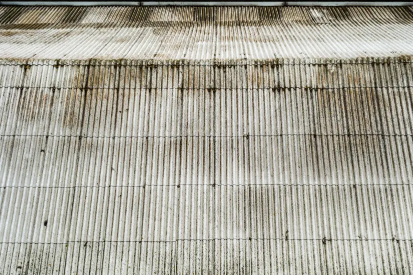 Aprende a impermeabilizar techos de lámina galvanizada para proteger tu hogar de las inclemencias del tiempo. Foto: Canva