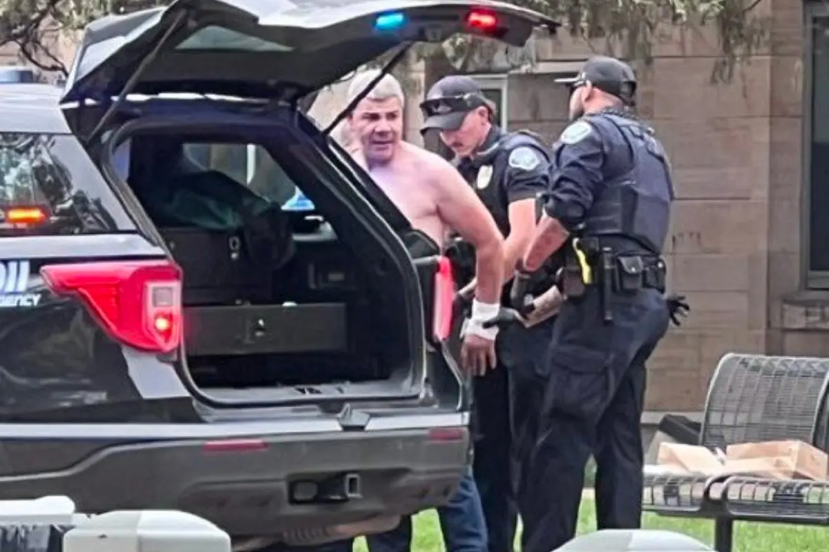 Hombre arrestado por las autoridades de Colorado Foto: X(Twitter) @SarahisCensored